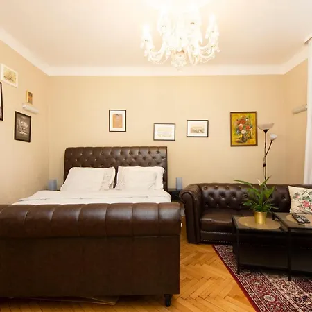 Classy Old Town Dostojevskeho Rad Apartamento *